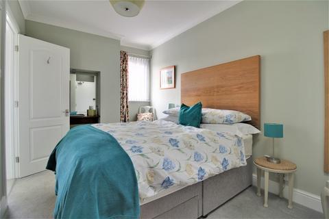40 Devizes Road, Swindon, SN1 4BG