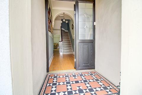 40 Devizes Road, Swindon, SN1 4BG