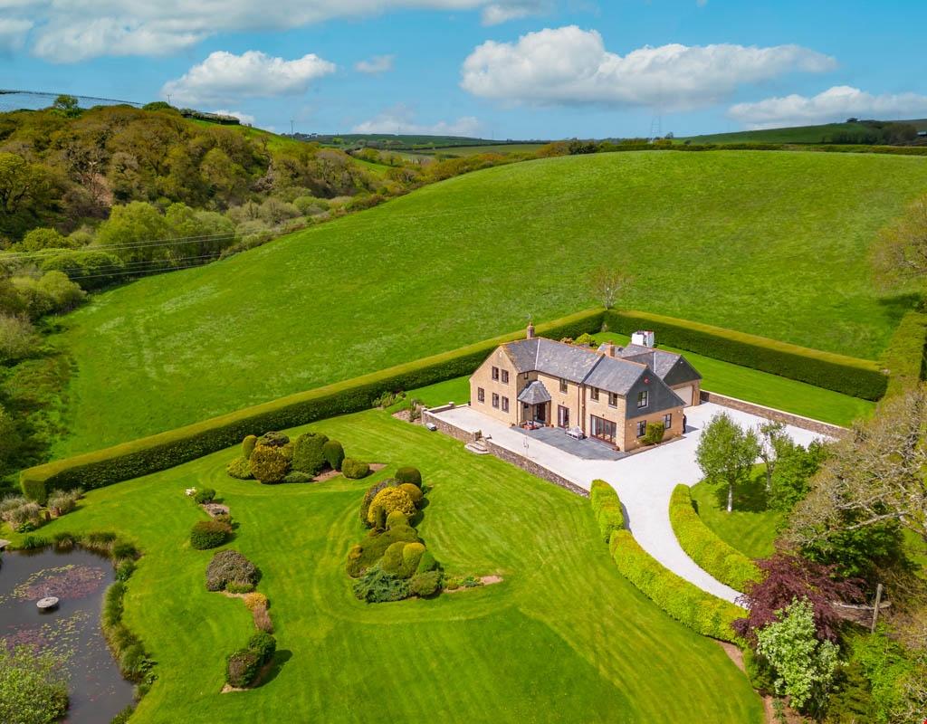 Between Truro and the north Cornish... 4 bed country house £2,750,000