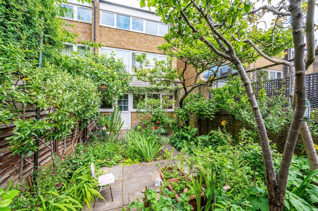 Mallam Mews, Brixton, London, SW9 3 bed end of terrace house - £650,000