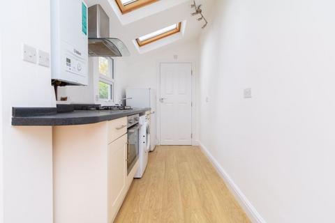 139 Buxton Lane, Caterham, CR3 5HN