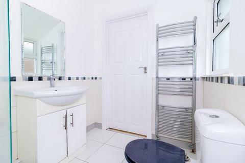 139 Buxton Lane, Caterham, CR3 5HN