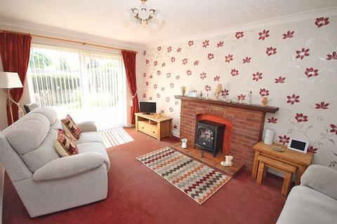 2 bedroom detached bungalow for sale - SKINNERS LANE, WALTHAM