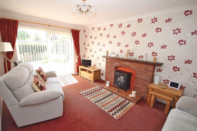 SKINNERS LANE, WALTHAM 2 bed detached bungalow for sale £170,000