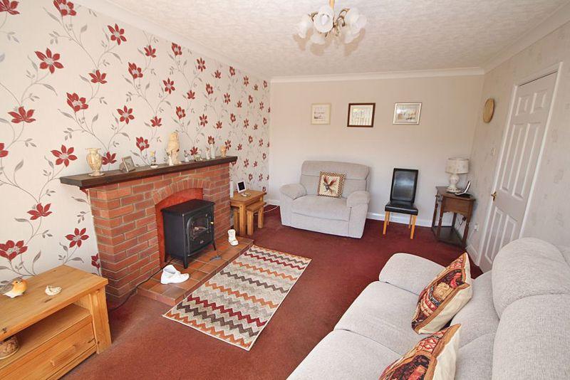 SKINNERS LANE, WALTHAM 2 bed detached bungalow for sale £170,000