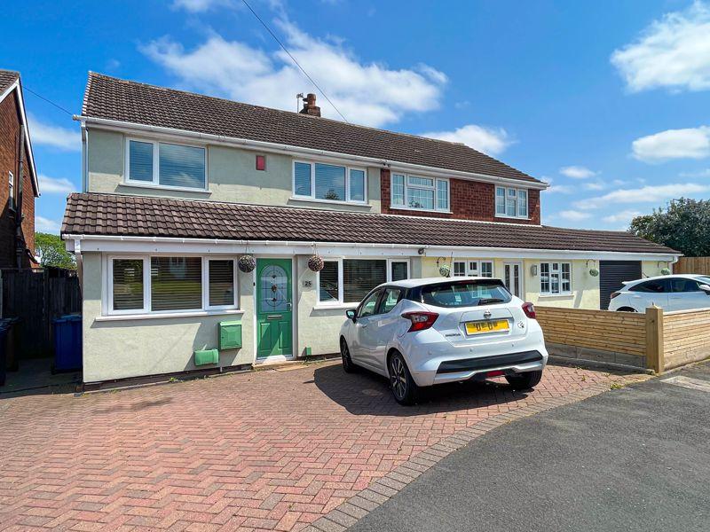 Tudor Road, Burntwood, WS7 0BN 3 bed semidetached house £285,000