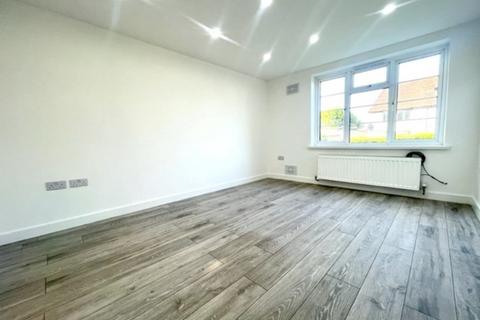 1 bedroom ground floor flat for sale, Sparrows Herne, Bushey