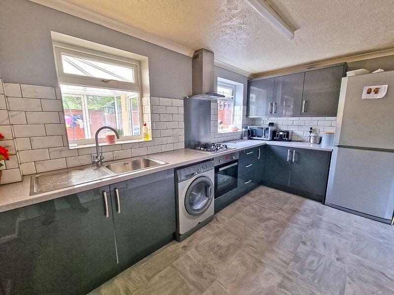 Hawkswell Drive, Willenhall 4 bed semidetached house £240,000