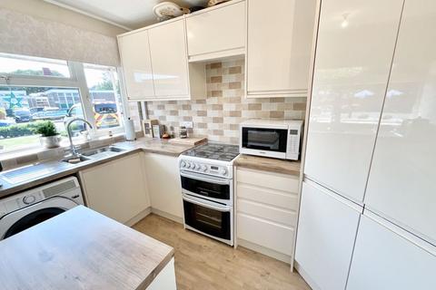 3 bedroom semi-detached house for sale - Tilling Drive, Stone