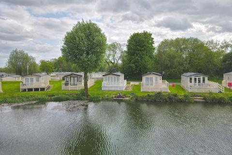 3 bedroom park home for sale - Kingfisher Lake, Cotswold Hoburne, Cotswold Water Park