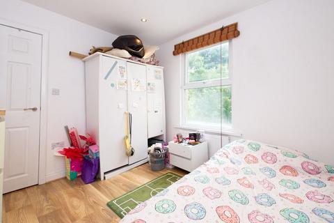 2 bedroom maisonette for sale - Elmdene Road, London SE18