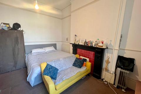 Studio to rent, Brunswick Place, Hove, East Sussex, BN3 1ND