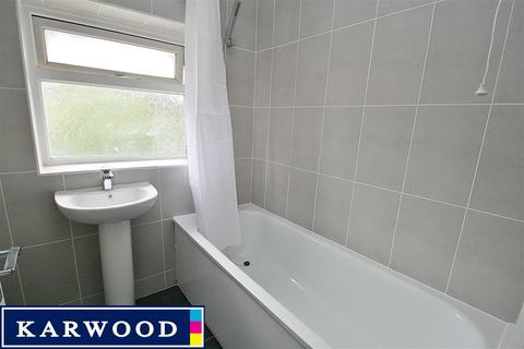 3 bedroom terraced house to rent, Langley