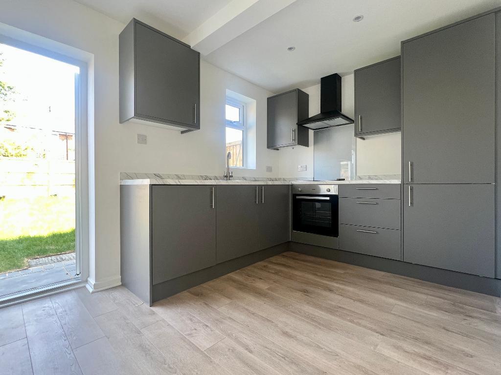 Kinross Crescent, Luton, Bedfordshire, LU3 3JT 3 bed terraced house for