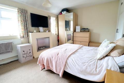 152 Chesford Road, Luton, LU2 8DS