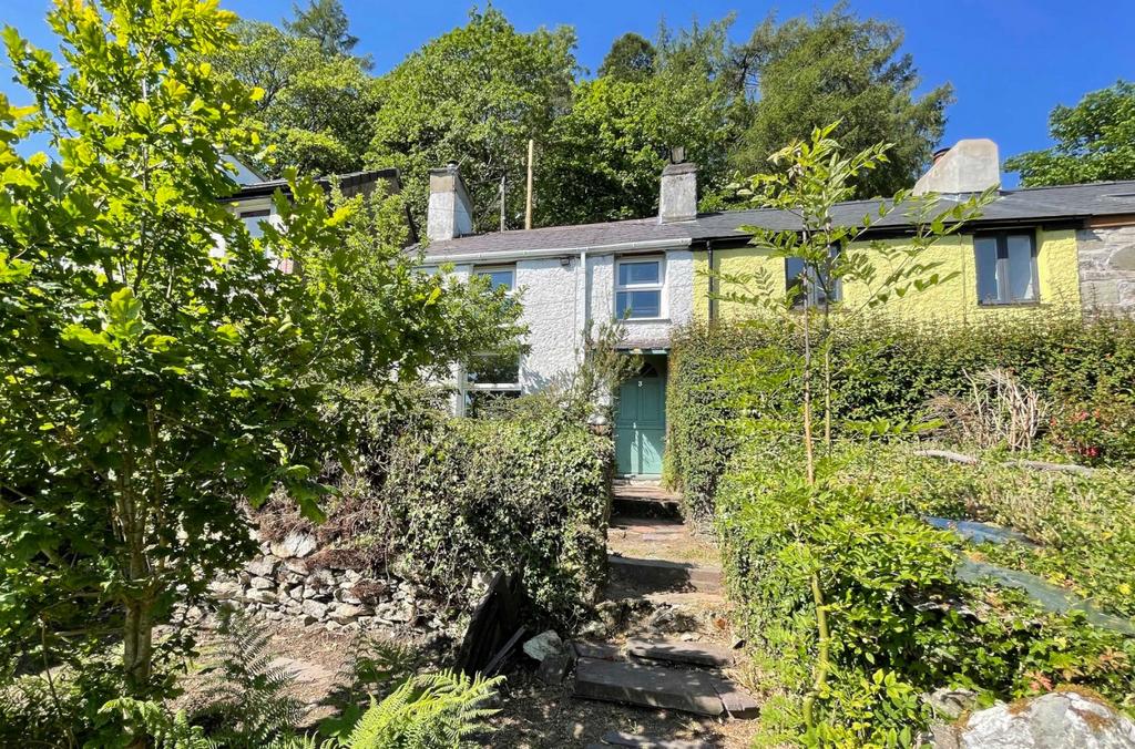 CwmyGlo, Caernarfon, Gwynedd, LL55 2 bed terraced house for sale £