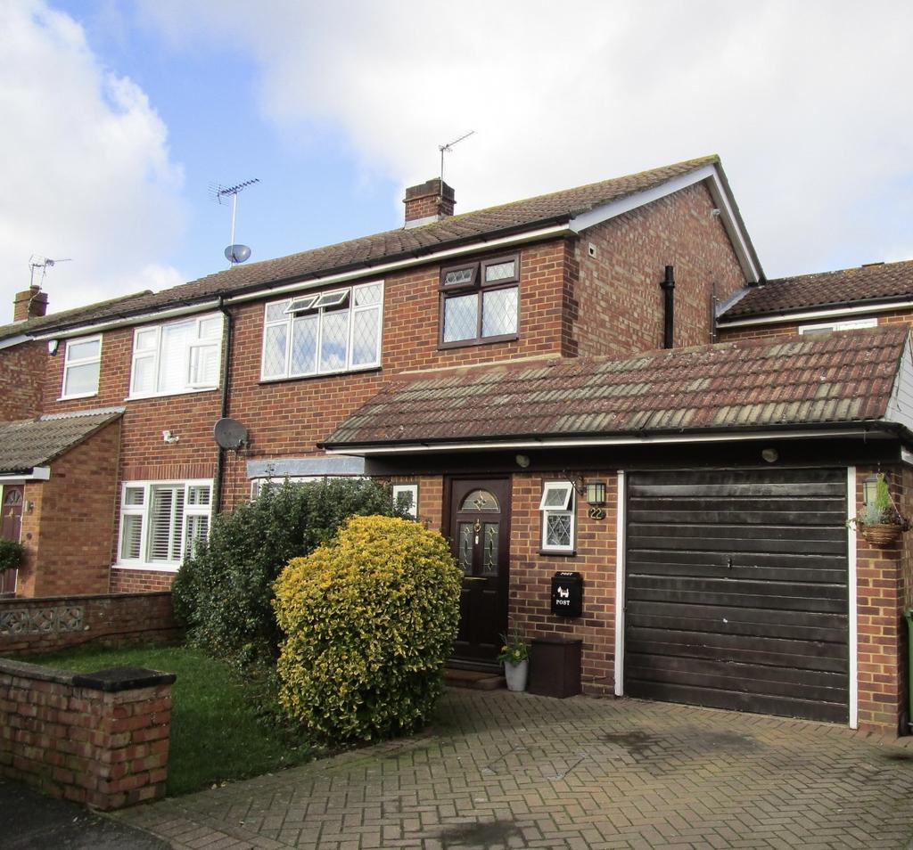 Walnut Tree Road, Shepperton TW17 4 bed semidetached house to rent £