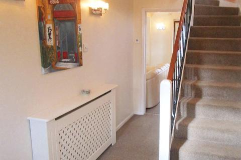 4 bedroom semi-detached house to rent - Walnut Tree Road, Shepperton TW17