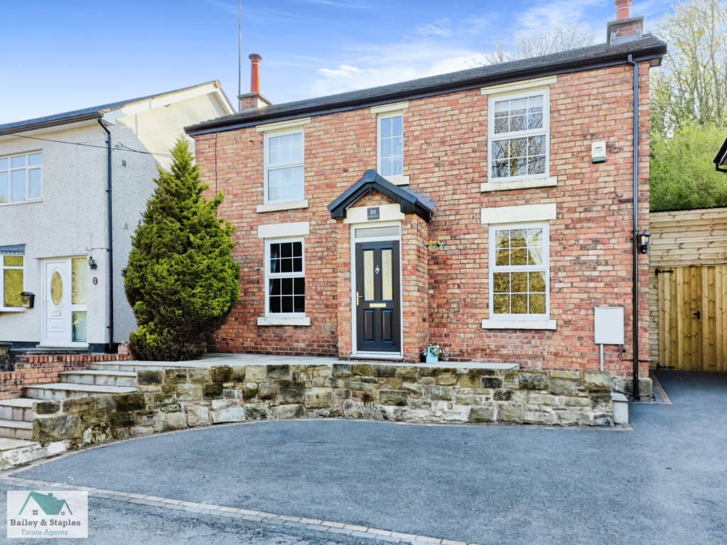 Broughton Road, Lodge, Wrexham 3 bed detached house for sale £280,000