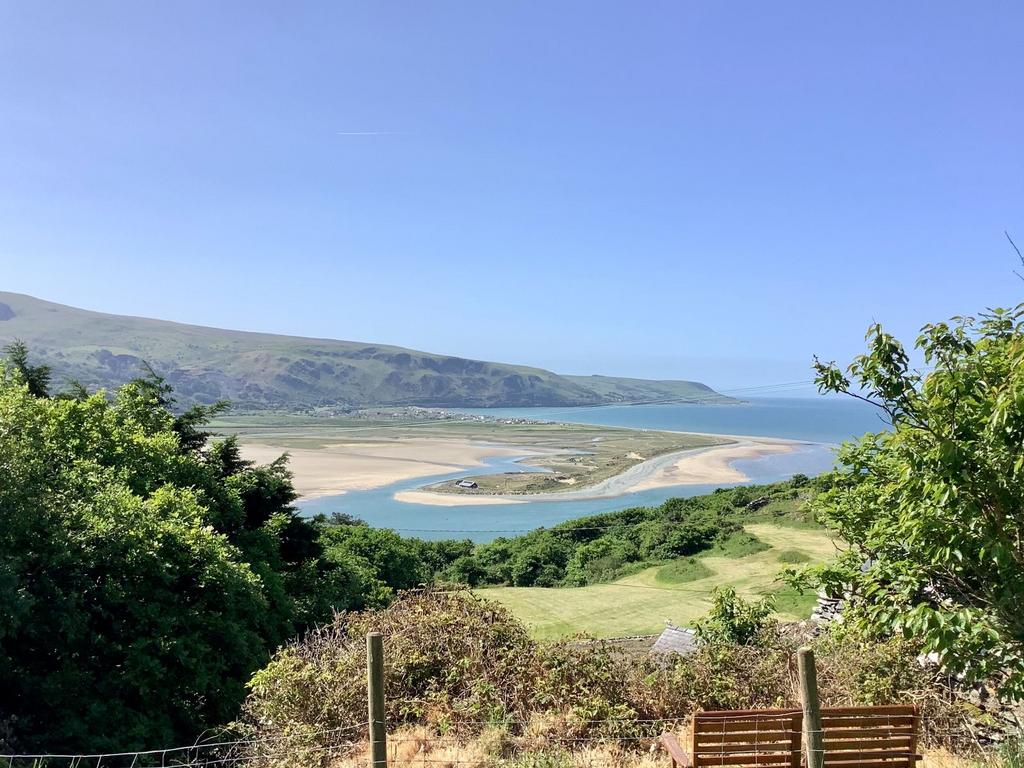 Cartref Bach, Panorama Road, Barmouth, LL42 1DQ 4 bed bungalow for sale
