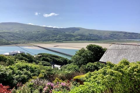 4 bedroom bungalow for sale, Cartref Bach, Panorama Road, Barmouth, LL42 1DQ