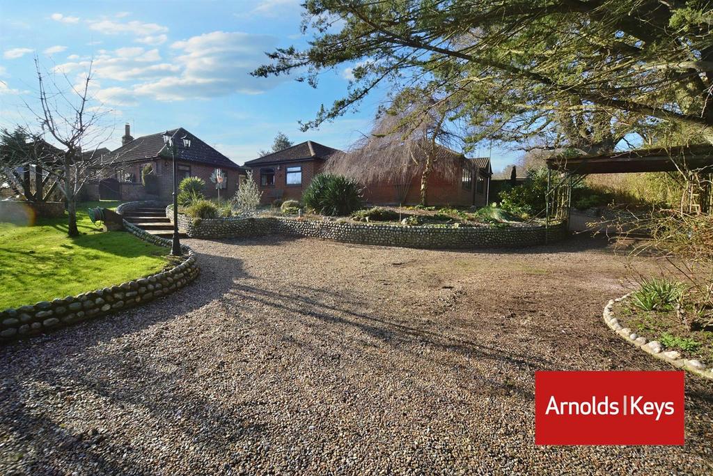 Norwich Road, Roughton 4 bed detached bungalow for sale £585,000