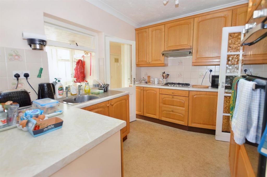 East Runton, Cromer 2 bed detached bungalow for sale £325,000