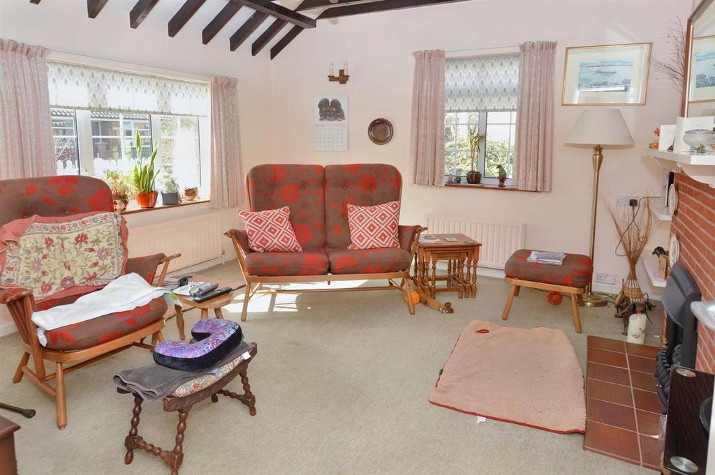 East Runton, Cromer 2 bed detached bungalow for sale £325,000