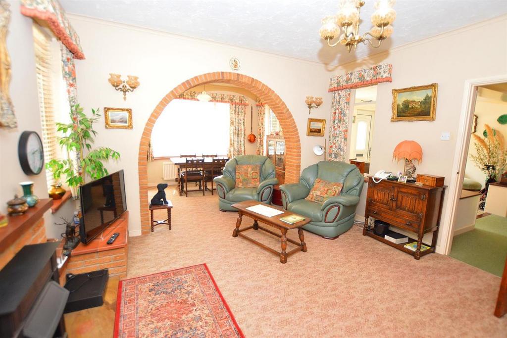 Holt Road, Aylmerton 3 bed detached bungalow for sale £480,000