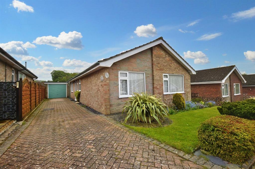 Abbey Park, Beeston Regis, Sheringham 2 bed detached bungalow £320,000