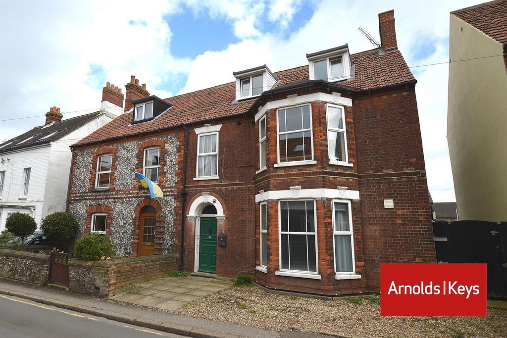 Waterbank Road, Sheringham 5 bed semidetached house £400,000