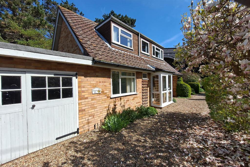 East Runton 3 bed chalet for sale £365,000