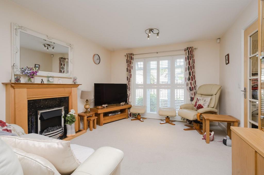 High Road, West Byfleet KT14 2 bed retirement property £315,000