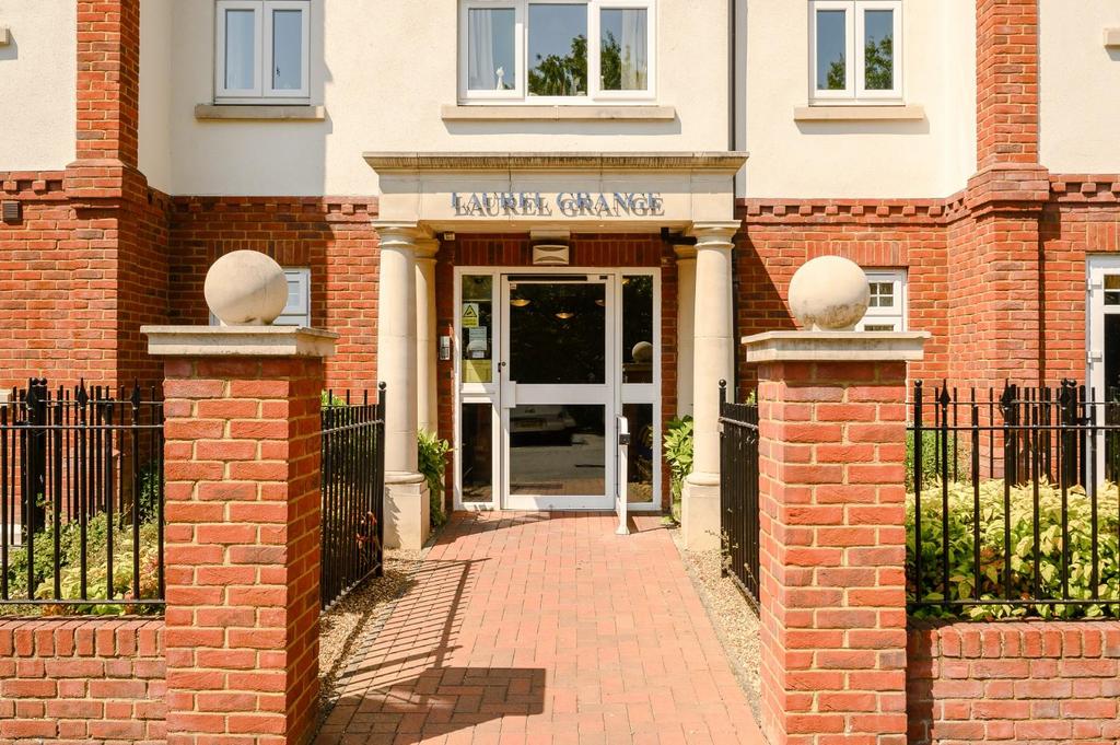 High Road, West Byfleet KT14 2 bed retirement property £315,000