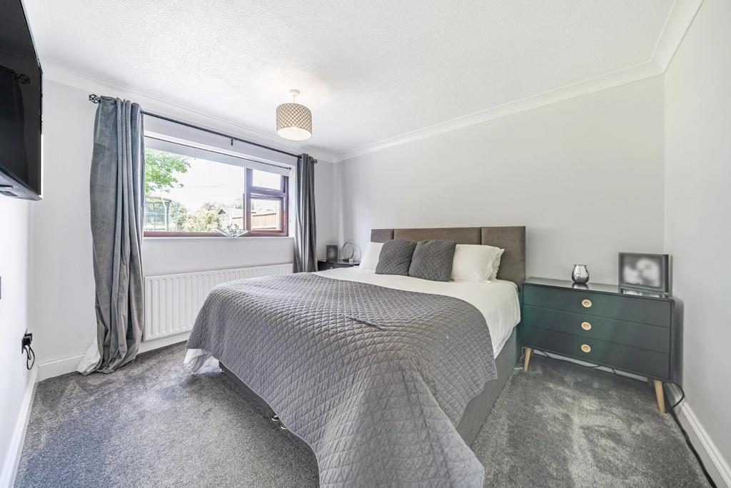 MASTER BEDROOM.jpg