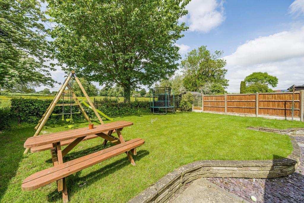 REAR GARDEN.jpg