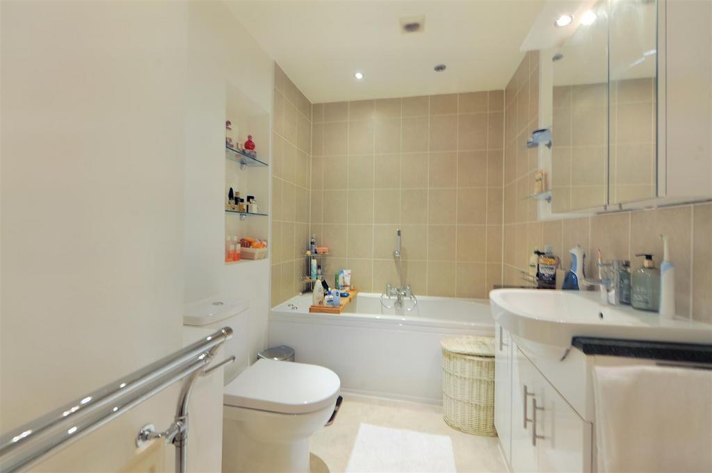 Family Bathroom.JPG