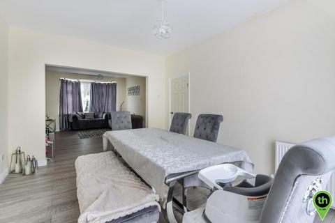 4 bedroom semi-detached house for sale - Warwick Avenue, Edgware