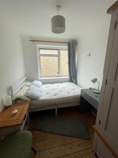 1 bedroom in a house share to rent - Surbiton