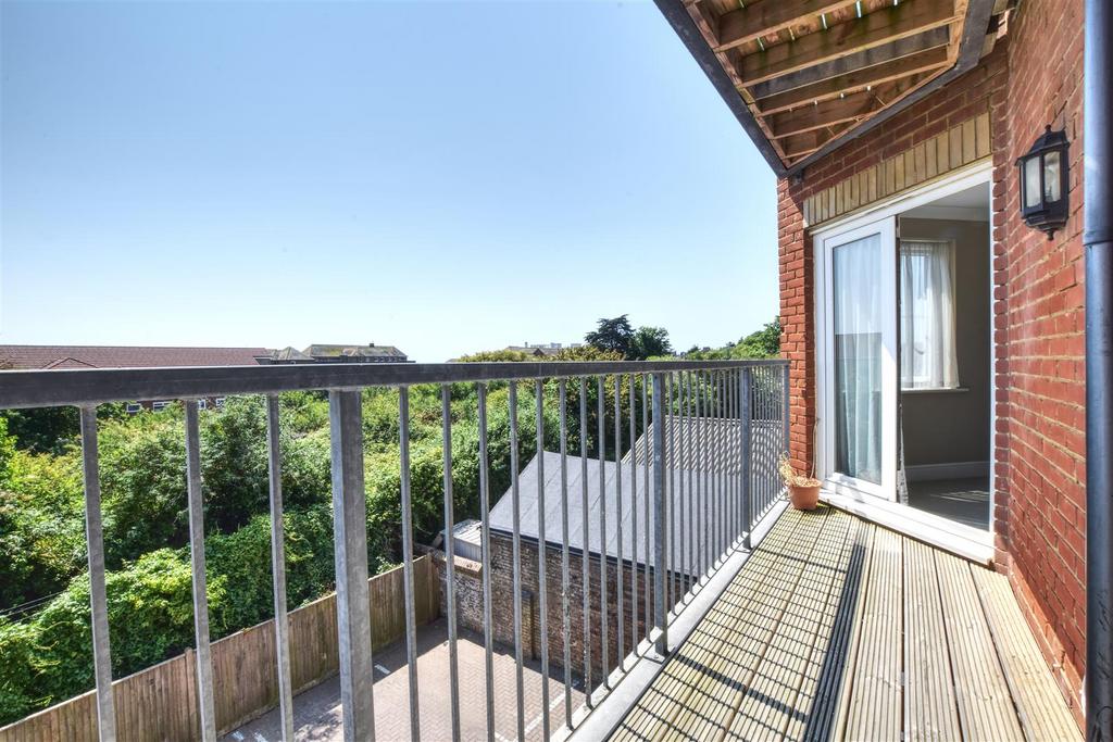 Ashdown Road, Bexhill-On-Sea 2 bed flat for sale - £219,000