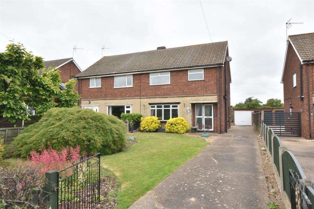 Tuxford Road, NormantonOnTrent, Newark 3 bed semidetached house for