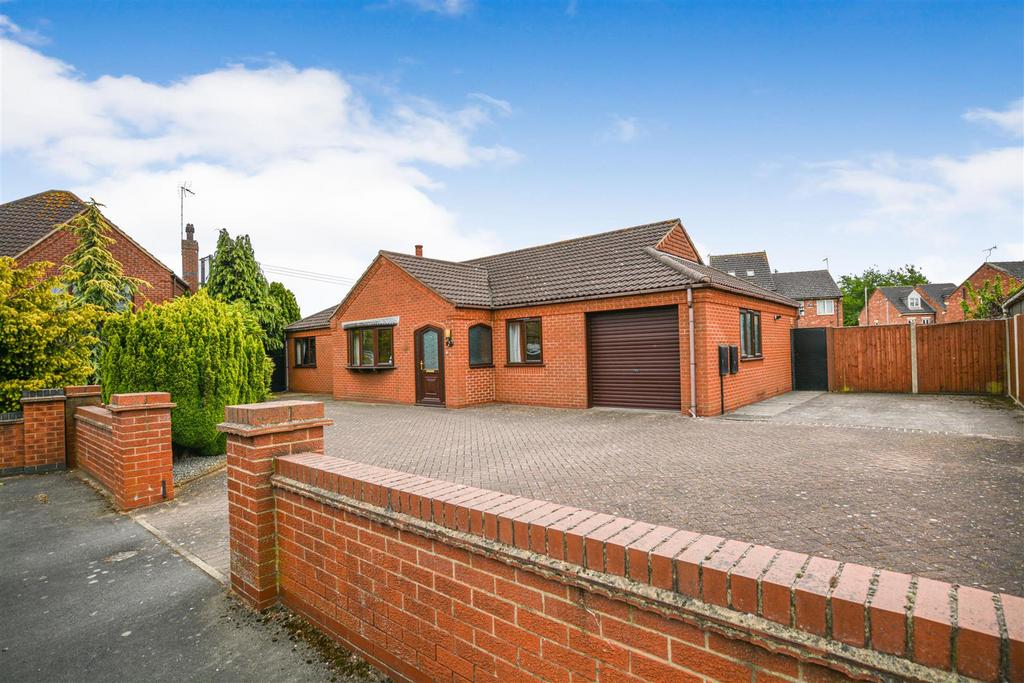 Wisteria Way, Scunthorpe 4 bed detached bungalow £325,000
