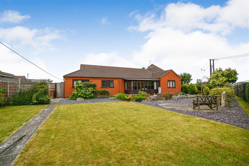 Wisteria Way, Scunthorpe 4 bed detached bungalow £325,000