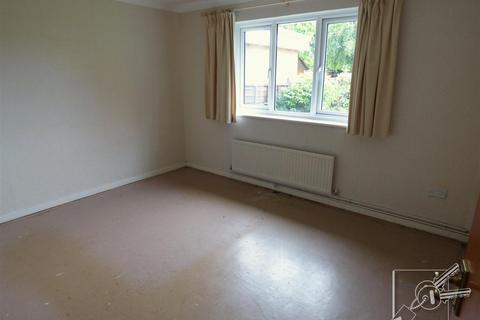 10 Michael Gardens, Gravesend, DA12 4QA