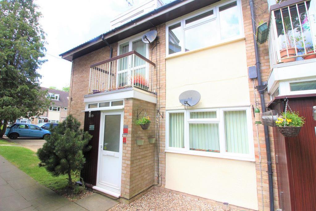 Harriet Way, Bushey Heath 1 bed to rent £1,200 pcm (£277 pw)