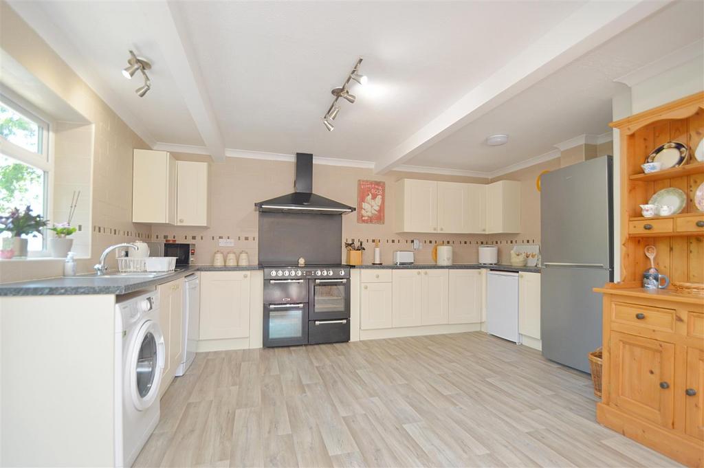 Kitchen1.jpg
