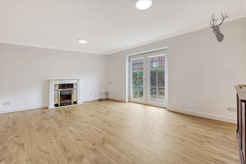 2 bedroom flat to rent, Forest Drive, Epping CM16