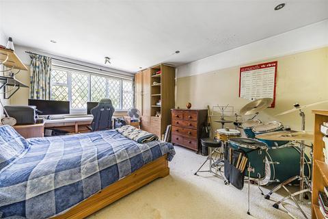 18 Garrard Road, Banstead, SM7 2ER