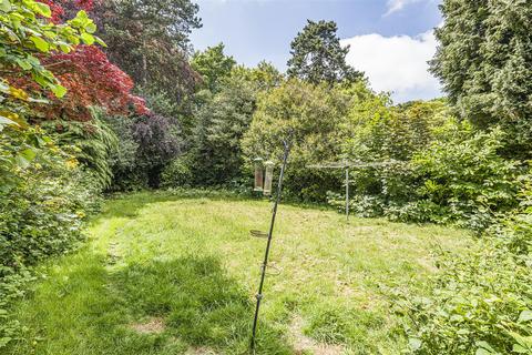 18 Garrard Road, Banstead, SM7 2ER
