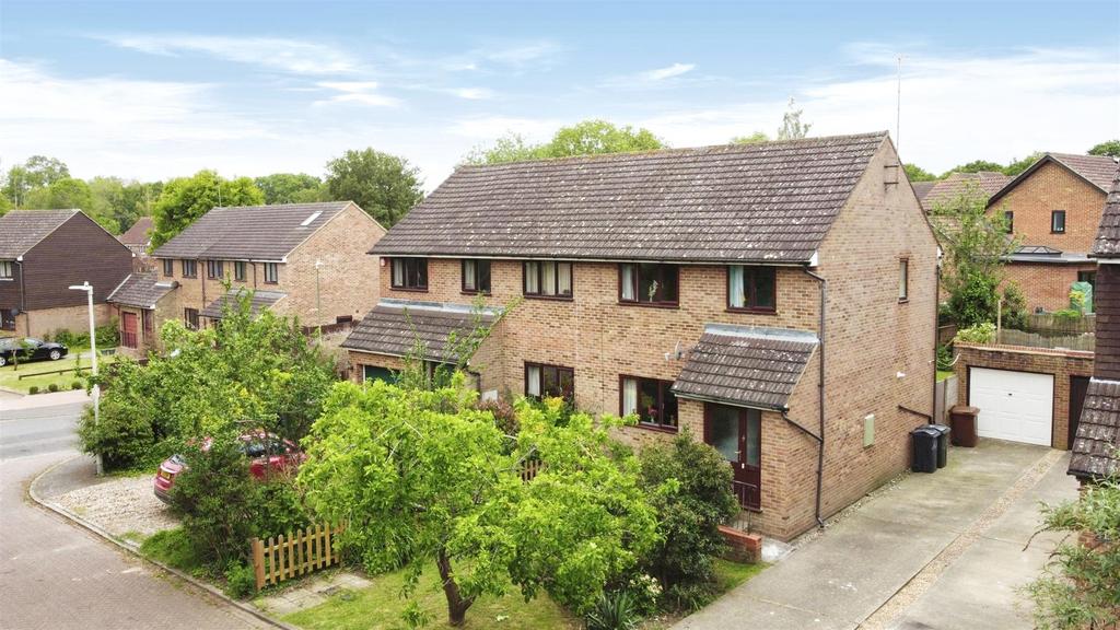 Henley Fields, St. Michaels, Tenterden 3 bed semidetached house for